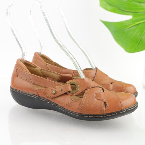 Clarks Womens Ashland Spin Loafer Size 7.5 M Cognac Tan Leather Flat Shoe Cutout - Picture 1 of 11